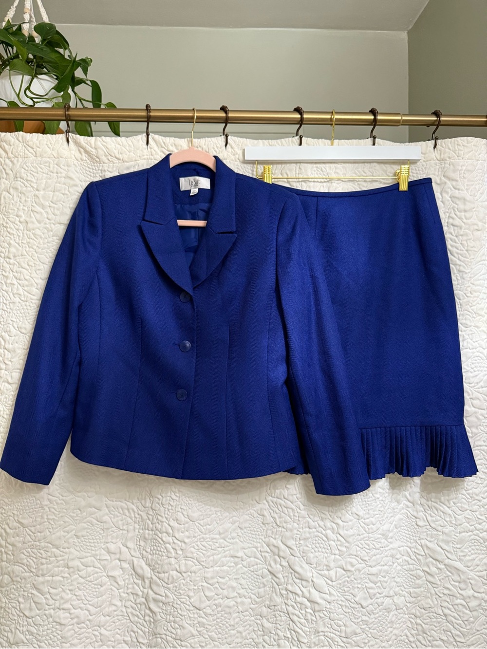 Le Suit 8Petite Women’s Royal blue skirt suit set with pleated skirt